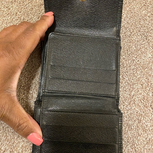 Louis Vuitton compact wallet - Picture 9 of 11